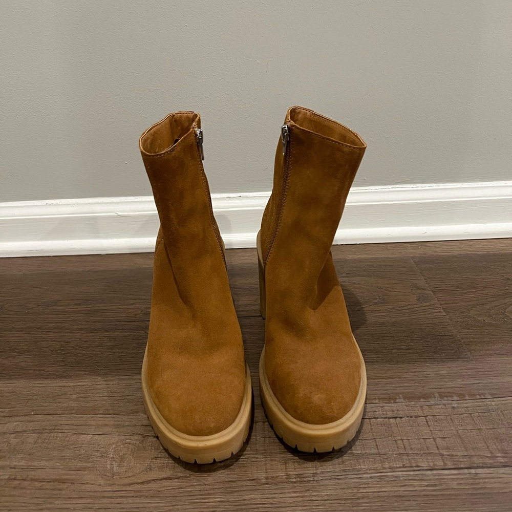Dolce Vita Tan Chucky Heel Boots 

Size 9